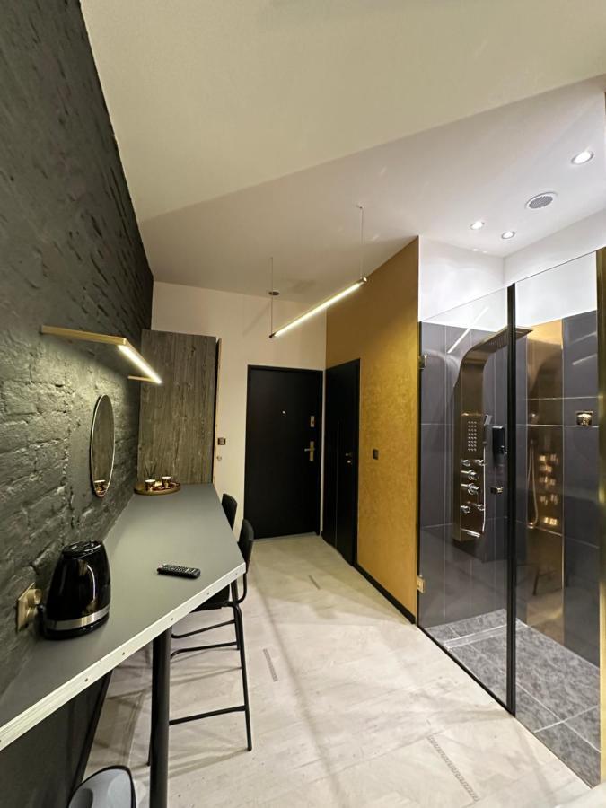 Darkhouse Versace Gold ウッチ エクステリア 写真